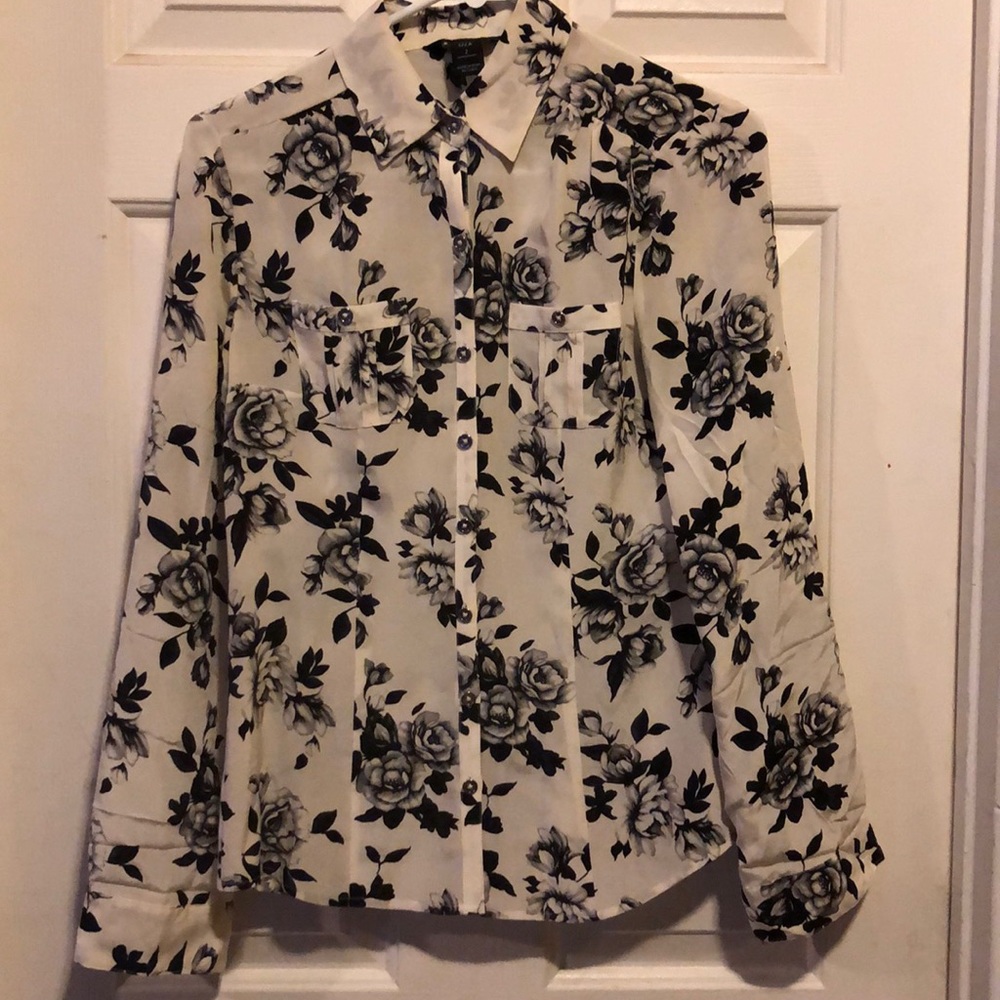 White  house black market blusa